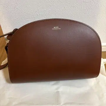 A.P.C. 브라운 숄더백 수납 가방 포함