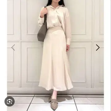 SNIDEL 새틴 에스카르고 스커트