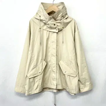 NEMIKA by Leilian 마운틴 후드티