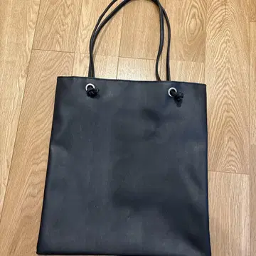 블랙 합성 피혁 토트백