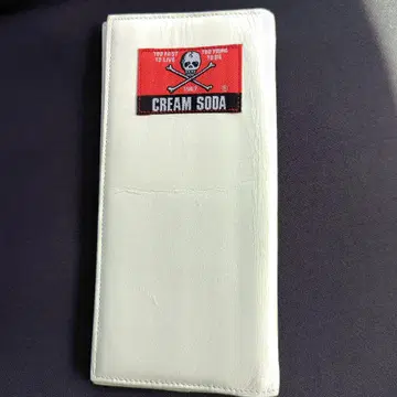 CREAM SODA 화이트 이단 장지갑