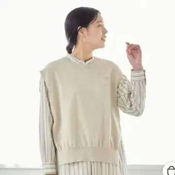 북유럽,  돌려입기 넓어지는 니트 베스트 ( 아이보리 )