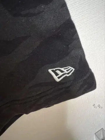 New Era 카모플라쥬 숏팬츠 블랙