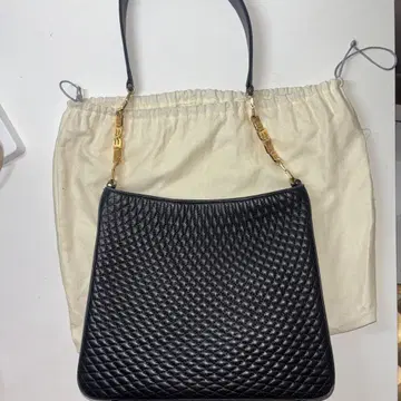 블랙 퀼팅 숄더백