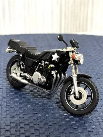 Kawasaki Z750FX 블랙 더트 레이서 마키오의 FX Q2