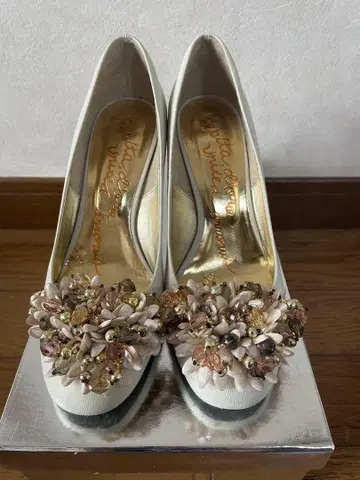 Odette e Odile 플라워 장식 힐 펌프스