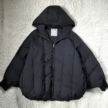 비어즐리 22AW 정가 3.5만 돌먼 다운 후드 부착 루즈핏 블랙