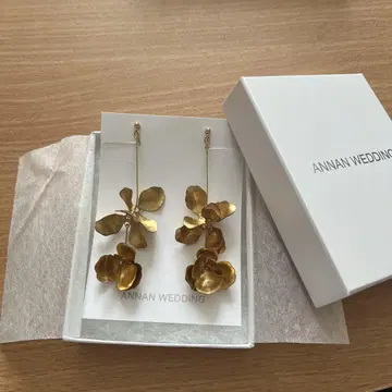 ANNAN WEDDING 골드 꽃 모티브 귀찌