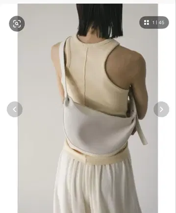 화이트 가죽 숄더백