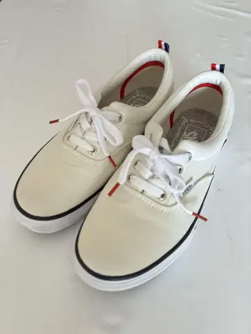 Vans 화이트 로우컷 스니커즈