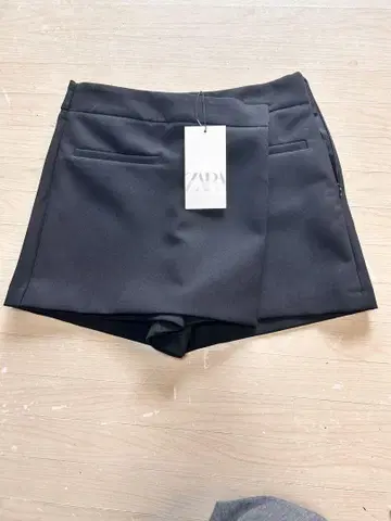 ZARA 블랙 숏팬츠
