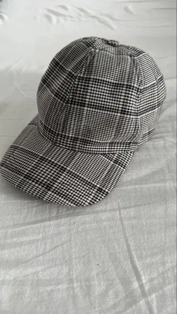 A.P.C 체크 무늬 캡