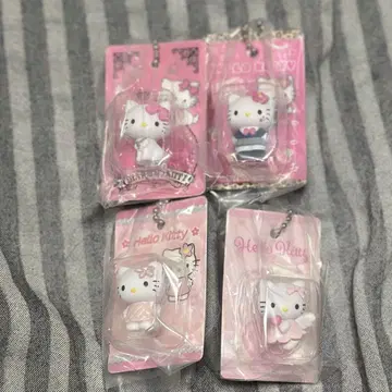HELLO KITTY 패키지 미니어처 컬렉션 4개 세트