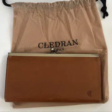 클레도란 CLEDRAN 가마구치 롱 지갑 카멜 장지갑 USED