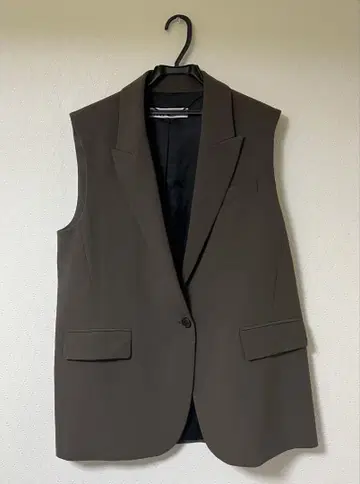 다크 브라운 슬리브리스 자켓