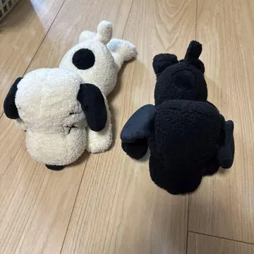 UNIQLO x KAWS x PEANUTS SNOOPY