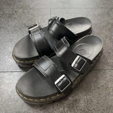 Dr. Martens 블랙 샌들