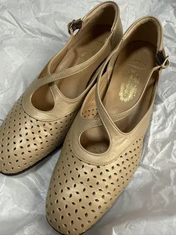 긴자 요시노야 베이지 펌프스 23.5cm
