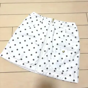 캘러웨이 골프 스커트 화이트 꽃무늬 리버서블 다운 겨울