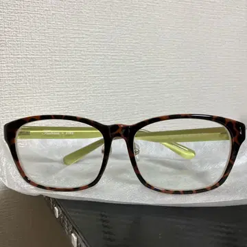 마스와카 츠바사 JINS 콜라보 레오파드 무늬 안경