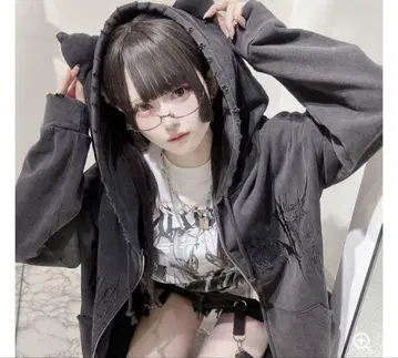 VOLCAN&APHRODITE 고양이 귀 피그먼트 ZIP 후드티 블랙
