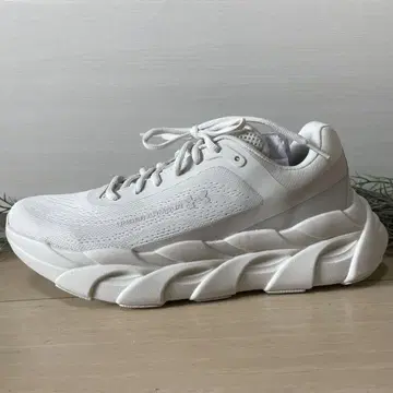 Under Armour UA Halo Runner / 베이지