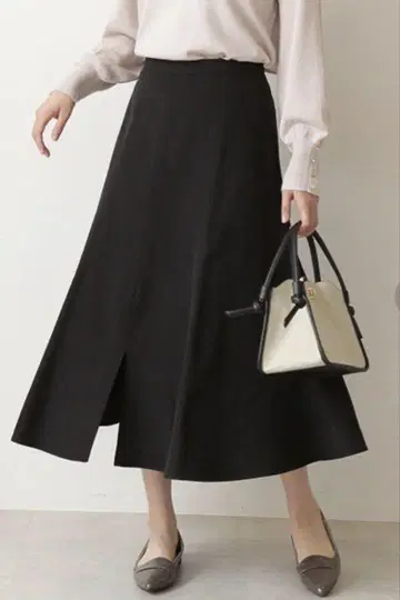 NATURAL BEAUTY BASIC 프론트 슬릿 스커트