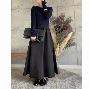 미사용 로지 도킹 니트 원피스 18700엔 네이비 워셔블