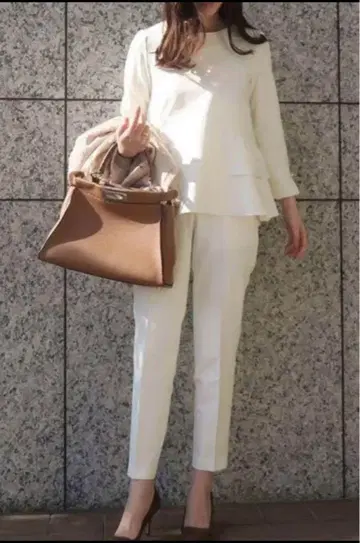 미사용 새상품 글래머러스 가든 프릴 백 티어드 페플럼 셋업 S