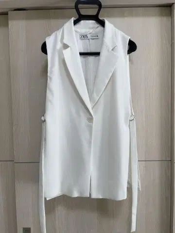 ZARA 화이트 슬리브리스 자켓 베스트/질레