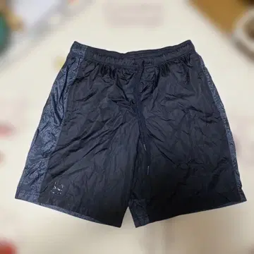 Under Armour 블랙 숏팬츠 XXL