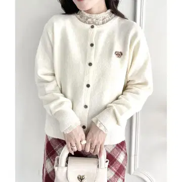 Outfitter lab 원포인트 곰 자수 가디건