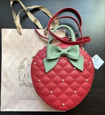 딸기 신문 딸기 숄더백 새상품 Maison de FLEUR