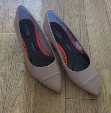 ROCKPORT 베이지 펌프스