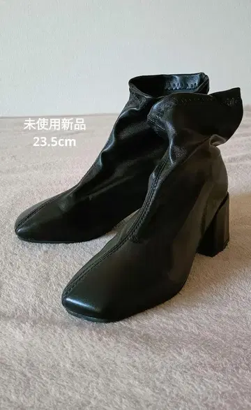 미사용 새상품 인조 가죽 숏부츠 블록 힐 가을/겨울 23.5cm