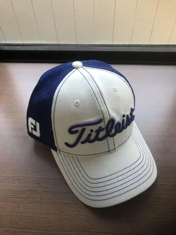 Titleist PRO V1 메쉬 캡 네이비 x 화이트