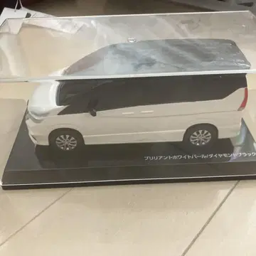Nissan 세레나 피규어 화이트 버전 스케일 모델