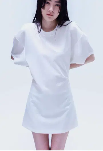 PERMINUTE 쉐이프 T셔츠 'Jane Smith'