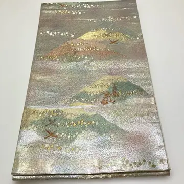 다색 산의 경치 후쿠로 오비