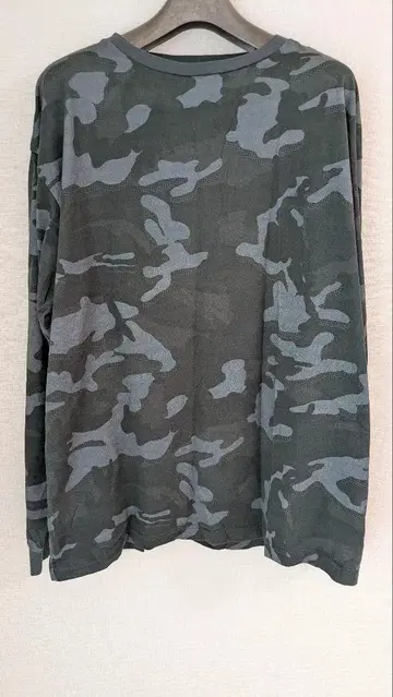 STUDIOSEVEN 카모 무늬 롱 슬리브