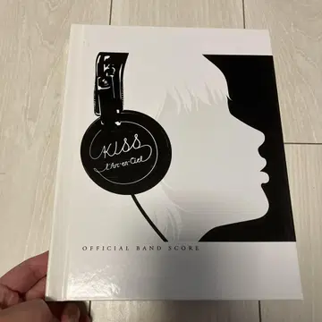 Kiss l'Arc-en-Ciel Official Band Score