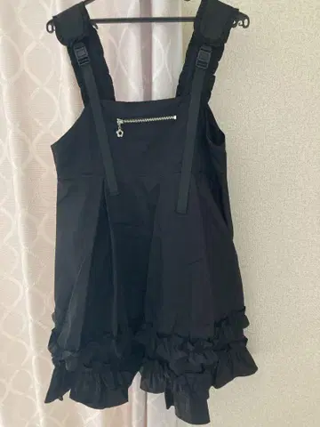 프릴 장식 블랙 슬리브리스 원피스
