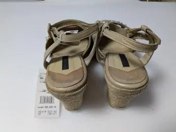 TO BE CHIC 베이지 샌들 힐 9.5cm