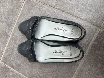 긴자 카네마츠 네이비 플랫 펌프스
