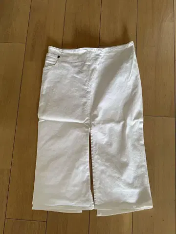 화이트 슬릿 데님 스커트