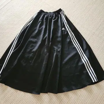 adidas 플레어 스커트 블랙