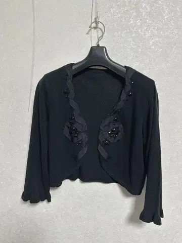 리본 비즈 장식 블랙 반팔 가디건