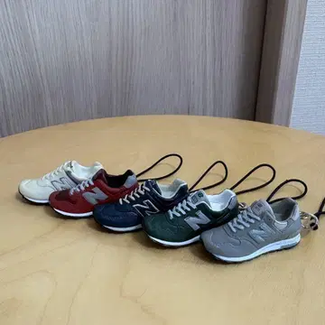 New Balance - 미니어처 스니커즈 스트랩 5개 세트