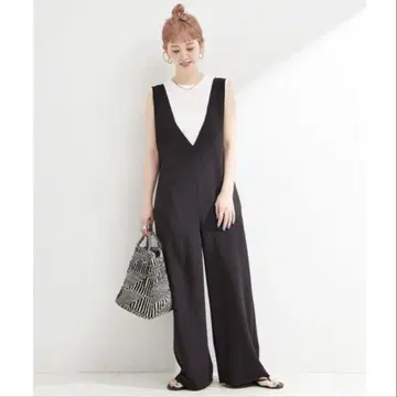 B.C STOCK 베이스트 V넥 올인원 살로펫