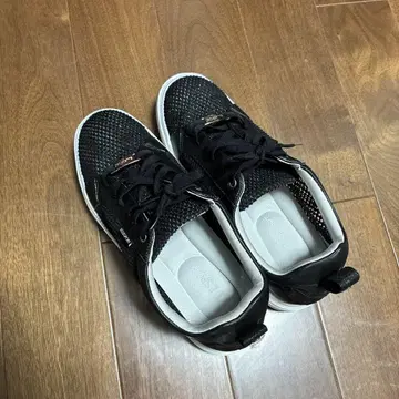 블랙 메쉬 스니커즈